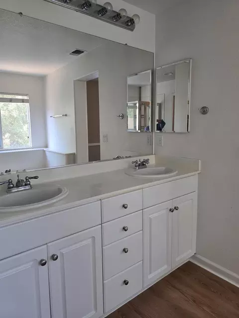 Bath - 1906 Calaveras Ct, Tracy, CA 95377 photo 3 of 5