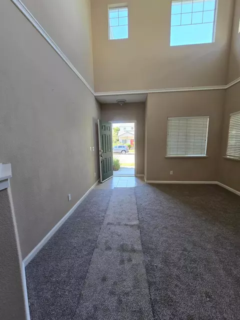 Entry Way - 1906 Calaveras Ct, Tracy, CA 95377 photo 5 of 8