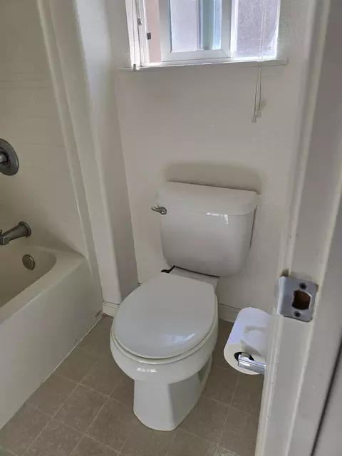 Bath - 1906 Calaveras Ct, Tracy, CA 95377 photo 2 of 5