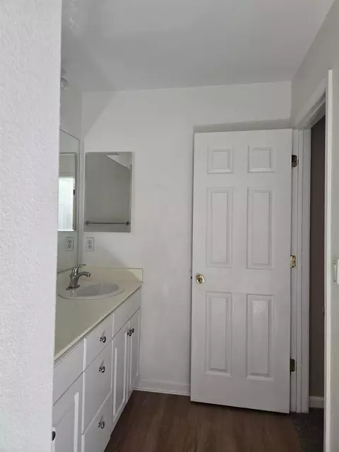 Bath - 1906 Calaveras Ct, Tracy, CA 95377 photo 4 of 5