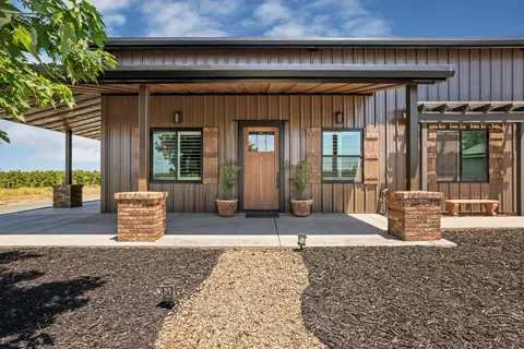 Exterior - 7613 E Harney Ln, Lodi, CA 95240 photo 16 of 21