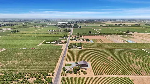 View/Area - 7613 E Harney Ln, Lodi, CA 95240 photo 6 of 9
