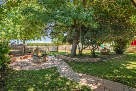 Exterior - 7613 E Harney Ln, Lodi, CA 95240 photo 8 of 21