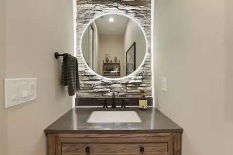 Bath - 7613 E Harney Ln, Lodi, CA 95240 photo 1 of 8