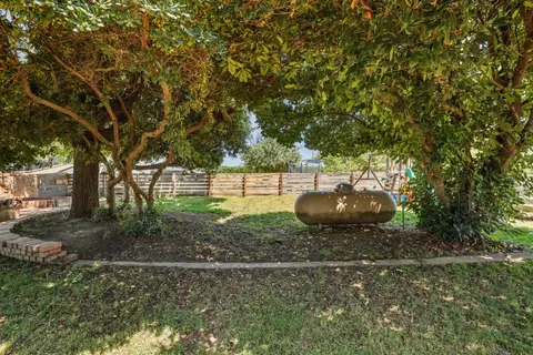 Exterior - 7613 E Harney Ln, Lodi, CA 95240 photo 14 of 21