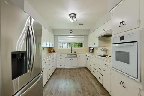 Kitchen - 7613 E Harney Ln, Lodi, CA 95240 photo 8 of 11