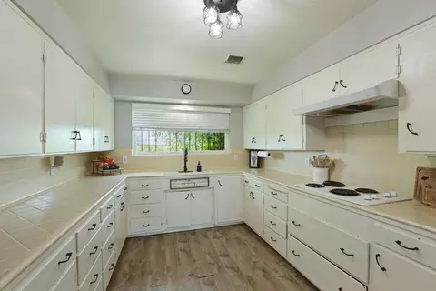 Kitchen - 7613 E Harney Ln, Lodi, CA 95240 photo 9 of 11