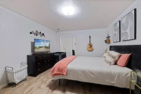 Bedroom - 7613 E Harney Ln, Lodi, CA 95240 photo 6 of 6