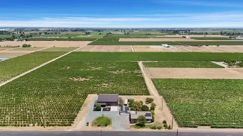 View/Area - 7613 E Harney Ln, Lodi, CA 95240 photo 2 of 9