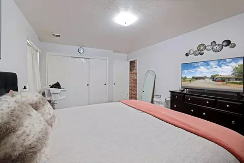 Bedroom - 7613 E Harney Ln, Lodi, CA 95240 photo 5 of 6