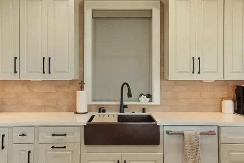 Kitchen - 7613 E Harney Ln, Lodi, CA 95240 photo 5 of 11