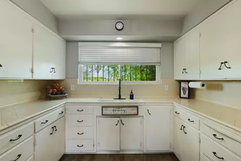 Kitchen - 7613 E Harney Ln, Lodi, CA 95240 photo 11 of 11