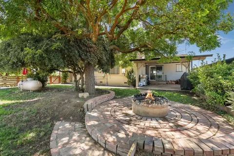Exterior - 7613 E Harney Ln, Lodi, CA 95240 photo 9 of 21
