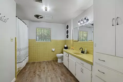 Bath - 7613 E Harney Ln, Lodi, CA 95240 photo 8 of 8