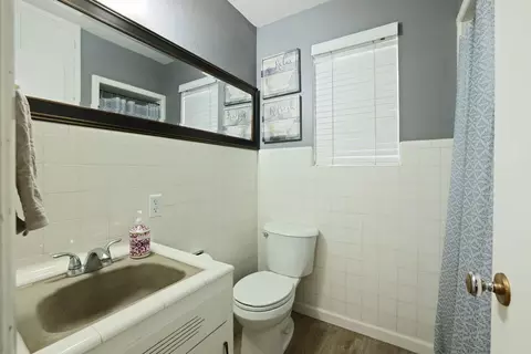 Bath - 7613 E Harney Ln, Lodi, CA 95240 photo 7 of 8