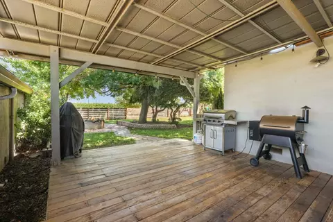 Exterior - 7613 E Harney Ln, Lodi, CA 95240 photo 7 of 21