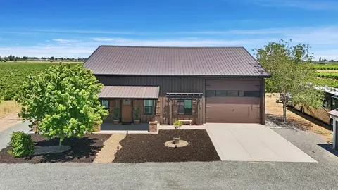 7613 E Harney Ln, Lodi, CA 95240