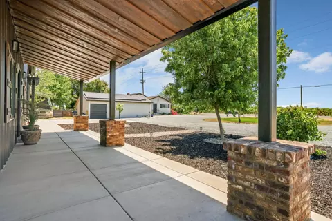 Exterior - 7613 E Harney Ln, Lodi, CA 95240 photo 17 of 21