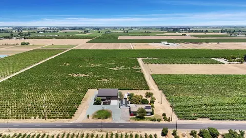 View/Area - 7613 E Harney Ln, Lodi, CA 95240 photo 4 of 9