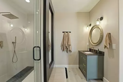 Bath - 7613 E Harney Ln, Lodi, CA 95240 photo 5 of 8