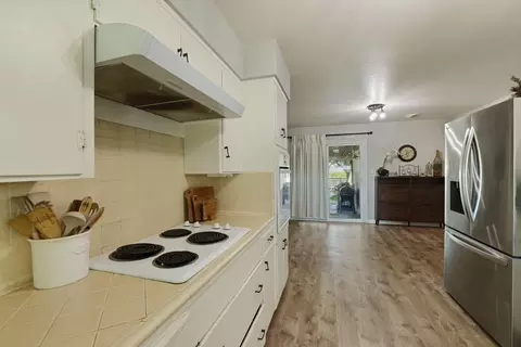 Kitchen - 7613 E Harney Ln, Lodi, CA 95240 photo 10 of 11
