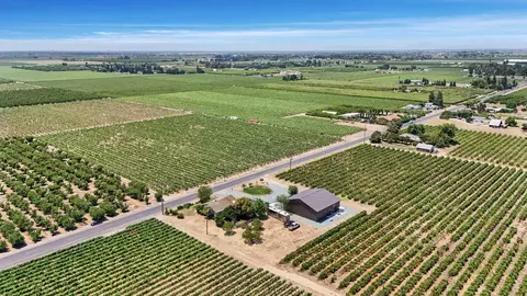 View/Area - 7613 E Harney Ln, Lodi, CA 95240 photo 8 of 9