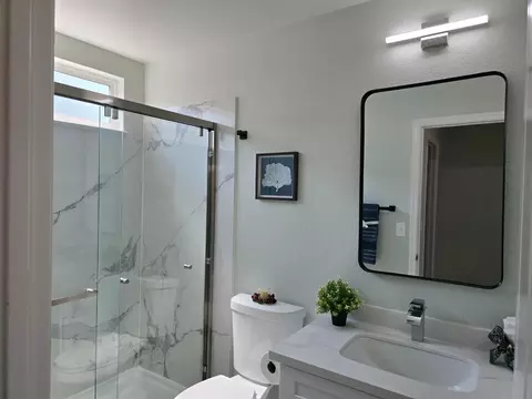 Bath - 1500 Kirkland Ct, Modesto, CA 95356 photo 3 of 7