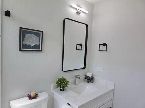 Bath - 1500 Kirkland Ct, Modesto, CA 95356 photo 2 of 7