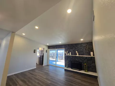 Living - 1500 Kirkland Ct, Modesto, CA 95356 photo 6 of 12