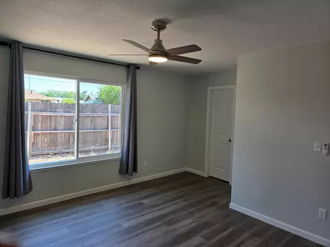 Living - 1500 Kirkland Ct, Modesto, CA 95356 photo 11 of 12