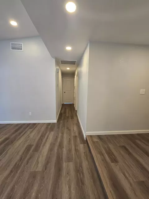 Entry Way - 1500 Kirkland Ct, Modesto, CA 95356 photo 2 of 5