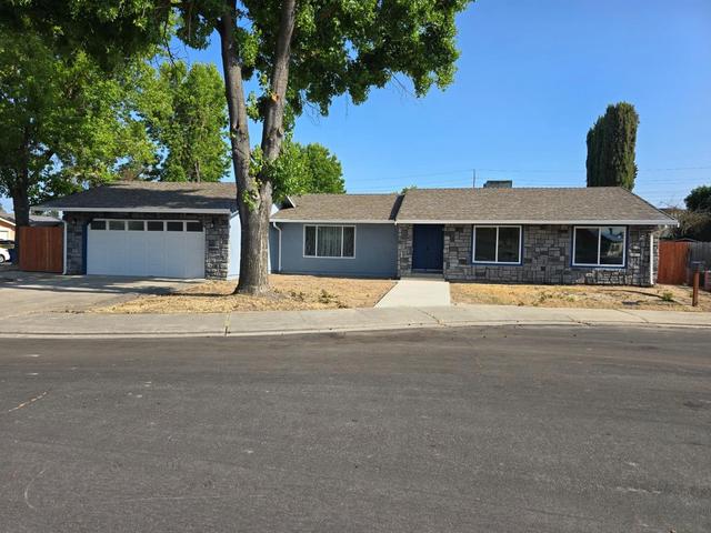 1500 NW Kirkland Ct, Modesto, CA 95356