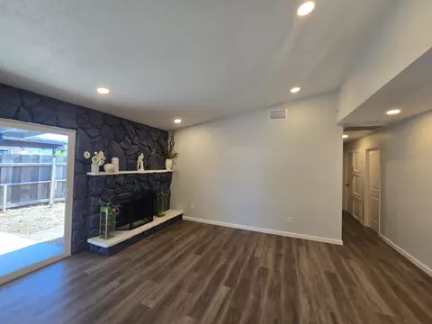 Living - 1500 Kirkland Ct, Modesto, CA 95356 photo 8 of 12