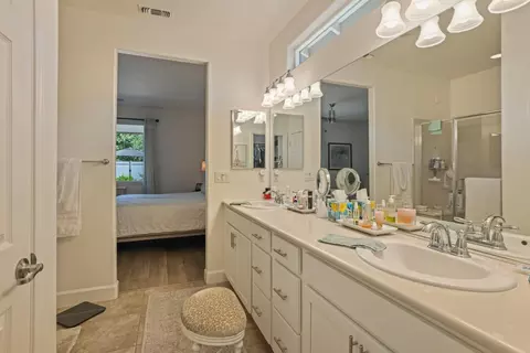 Bath - 1577 River Birch St, Manteca, CA 95336 photo 1 of 2