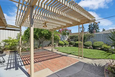 Exterior - 2442 Corbin Ln, Lodi, CA 95242 photo 5 of 6