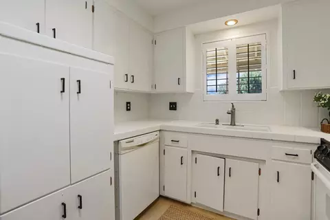 Kitchen - 2442 Corbin Ln, Lodi, CA 95242 photo 2 of 3