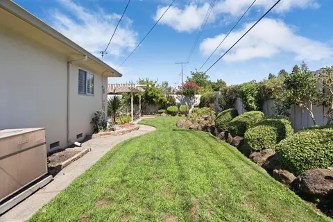 Exterior - 2442 Corbin Ln, Lodi, CA 95242 photo 6 of 6