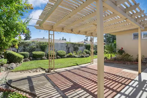 Exterior - 2442 Corbin Ln, Lodi, CA 95242 photo 4 of 6