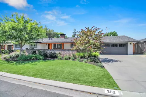 Exterior - 205 Robin Hood Dr, Modesto, CA 95350 photo 3 of 31