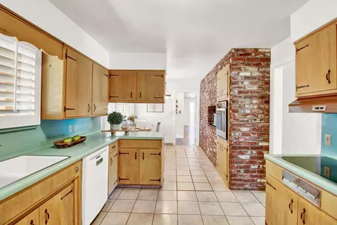 Kitchen - 205 Robin Hood Dr, Modesto, CA 95350 photo 9 of 10