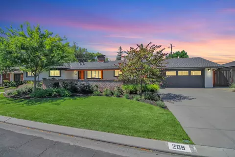 205 Robin Hood Dr, Modesto, CA 95350