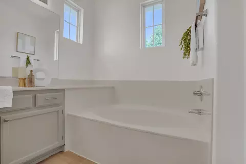 Bath - 5008 Stonedale Dr, Salida, CA 95368 photo 4 of 4