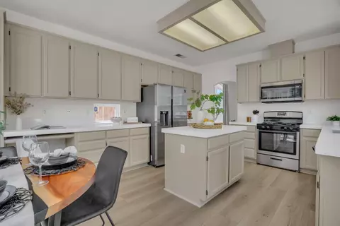 Kitchen - 5008 Stonedale Dr, Salida, CA 95368 photo 2 of 5