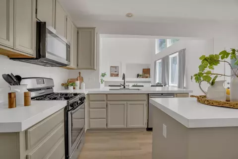 Kitchen - 5008 Stonedale Dr, Salida, CA 95368 photo 4 of 5