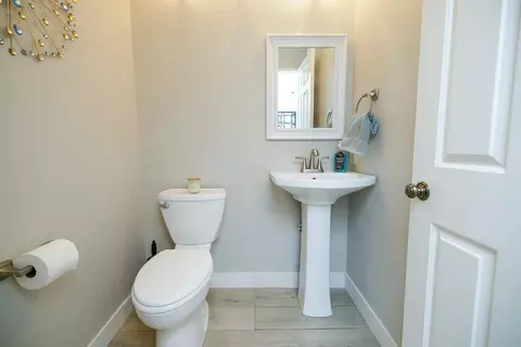 Bath - 270 W Rumble Rd #C, Modesto, CA 95350 photo 1 of 3