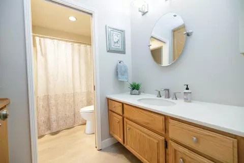 Bath - 270 W Rumble Rd #C, Modesto, CA 95350 photo 3 of 3