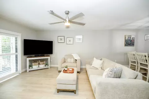 Living - 270 W Rumble Rd #C, Modesto, CA 95350 photo 3 of 3