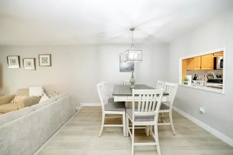 Dining - 270 W Rumble Rd #C, Modesto, CA 95350 photo 2 of 3