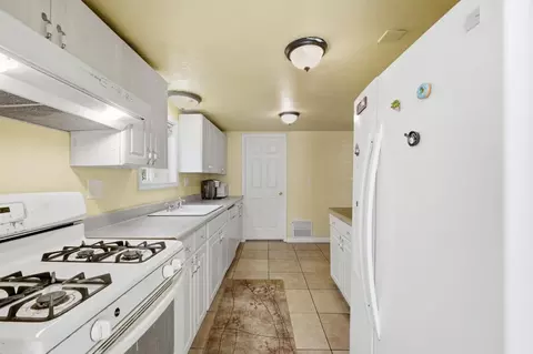 Kitchen - 159 Harris St, Grass Valley, CA 95945 photo 3 of 4