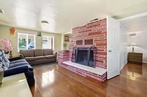 Living - 159 Harris St, Grass Valley, CA 95945 photo 3 of 3